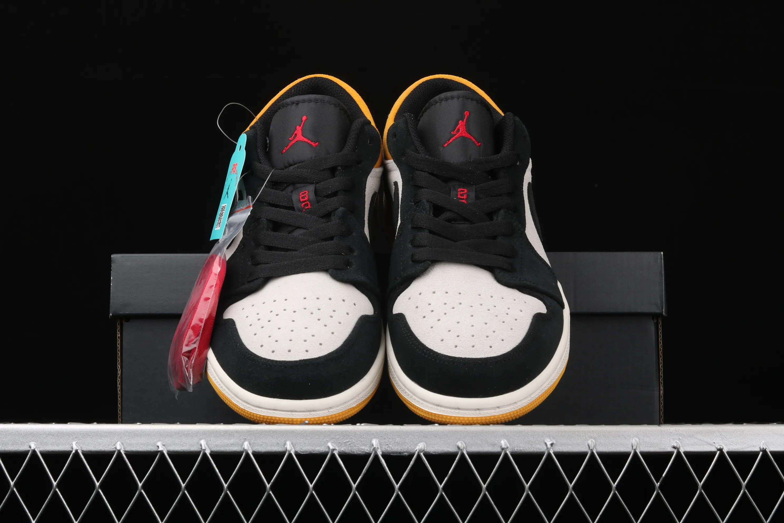 All categories Air Jordan Jordan series basketball shoes Air Jordan 1 Low New version Air Jordan 1 Low "University Gold" AJ1 Joe 1 black and yellow toes Pikachu cultural and leisure sports sneakers 553558-127